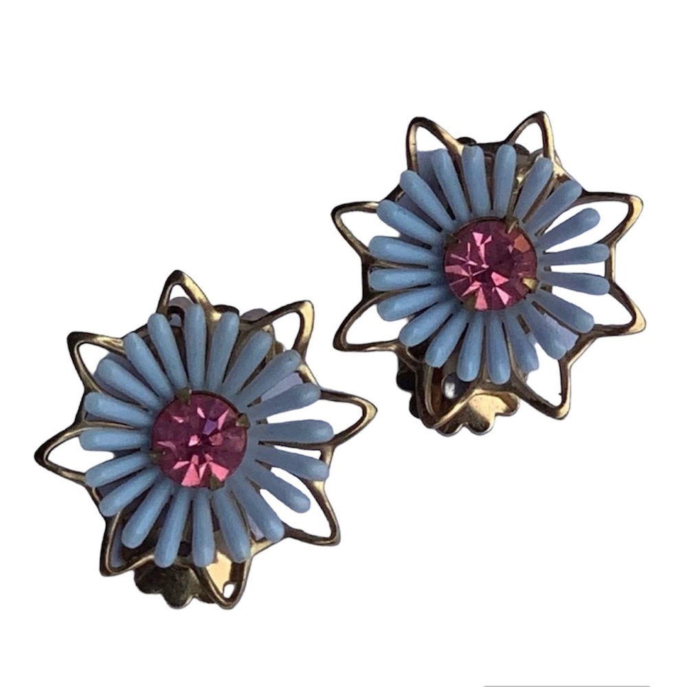 Vintage Plastic Flower Earrings